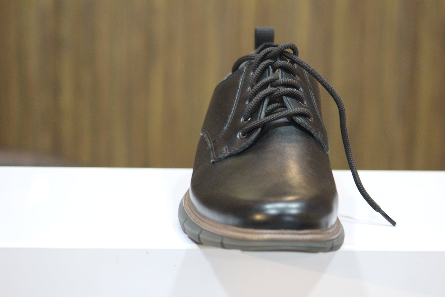 Dockers Supreme Flux Narrow Brown Line in sole