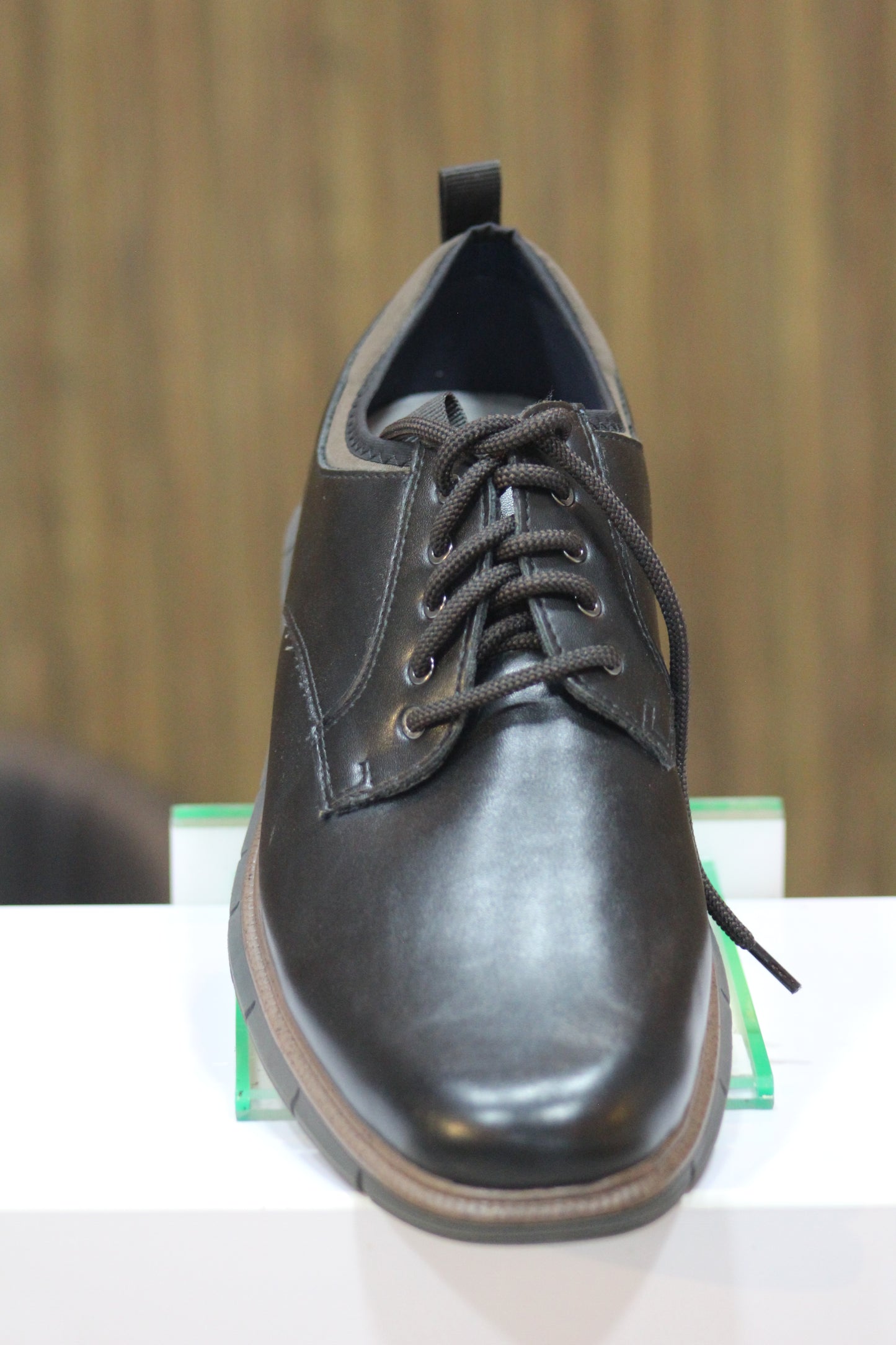 Dockers Supreme Flux Narrow Brown Line in sole
